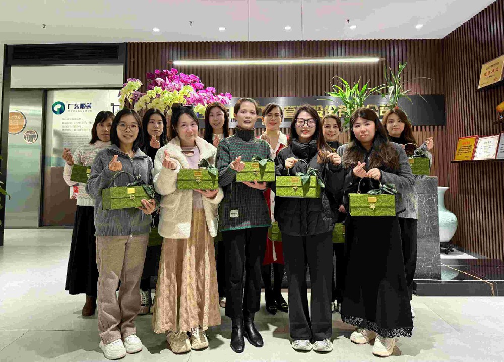 致敬她力量,感恩她奉献